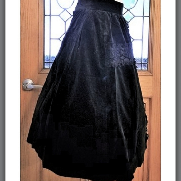 BLACK PEACE NOW Gothic Lolita Skirt - Picture 4 of 7